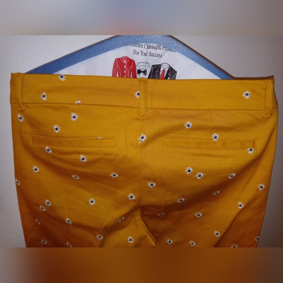 Old Navy Pixie yellow pants with white flower print. - Picture 4 of 5
